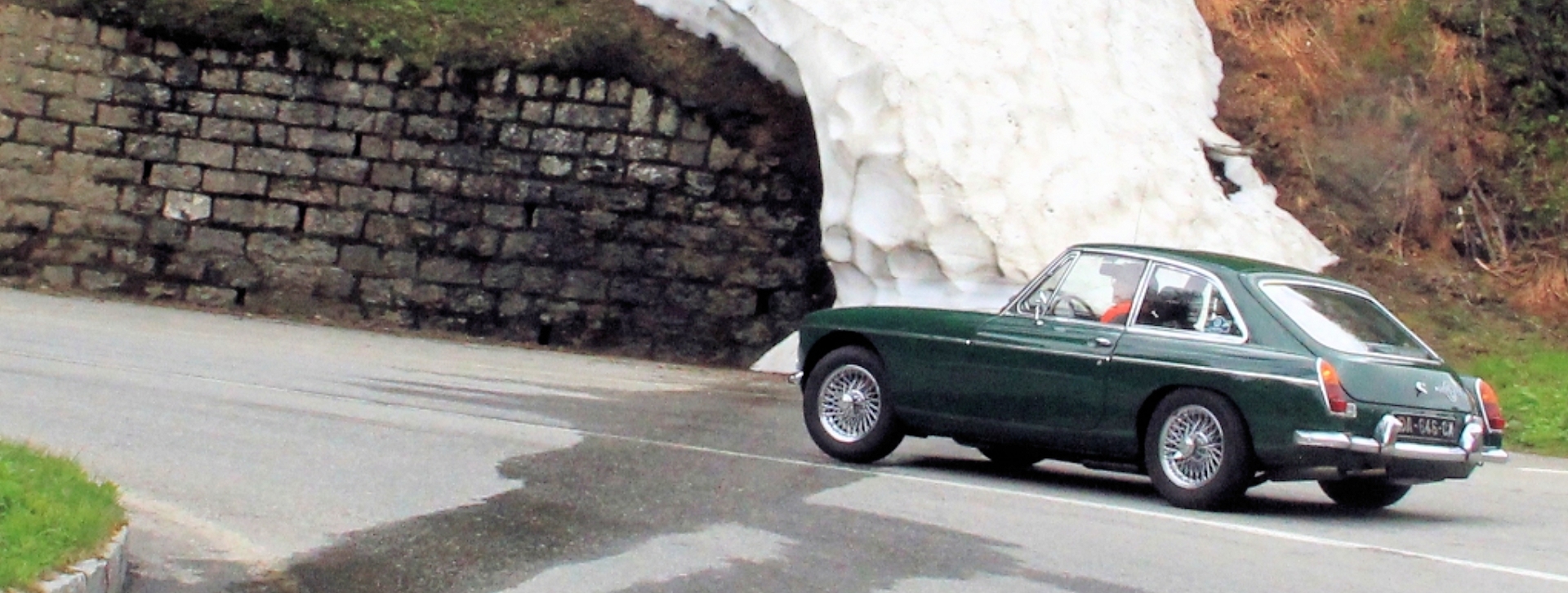 SLIDE MGB GT Grimsel Noelle Clauss 2.jpg